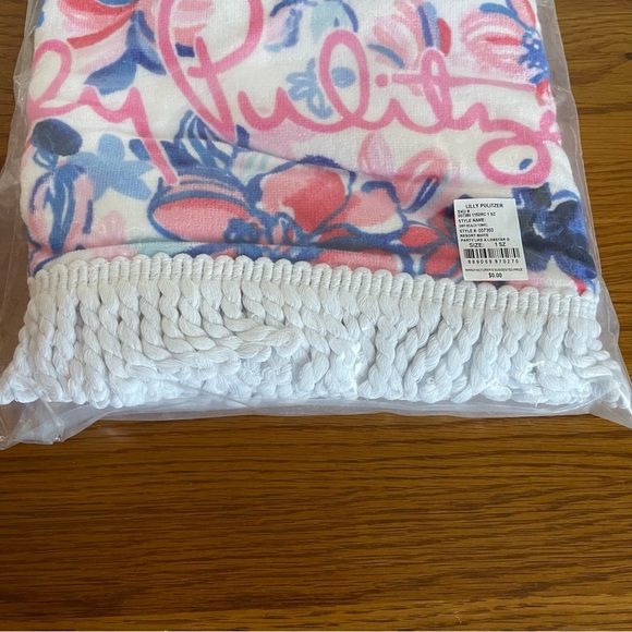 Lilly Pulitzer Beach Towel Party Like a Lobstar - Picture 4 of 4